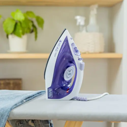 Ferro de Passar Roupa a Vapor Black + Decker Antiaderente 1200W 127V Roxo - FX1050-BR