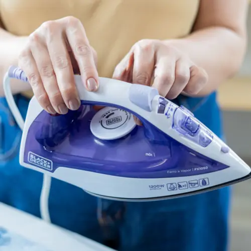Ferro de Passar Roupa a Vapor Black + Decker Antiaderente 1200W 127V Roxo - FX1050-BR