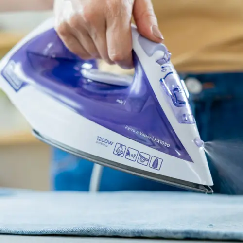 Ferro de Passar Roupa a Vapor Black + Decker Antiaderente 1200W 220V Roxo - FX1050-B2