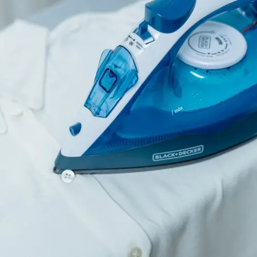 Ferro de Passar Roupa a Vapor Black + Decker Antiaderente 1200W 220V Azul - FX2150-B2