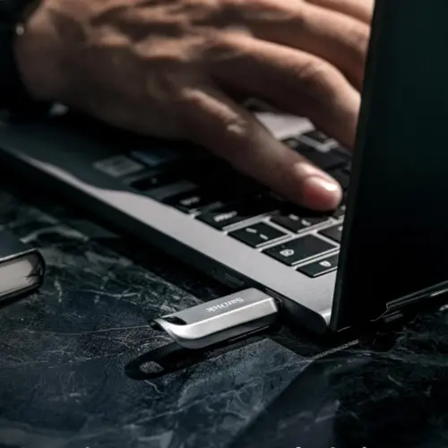 Pendrive Sandisk 128GB Ultra Luxe Tipo-C - SDCZ75-128G-G46