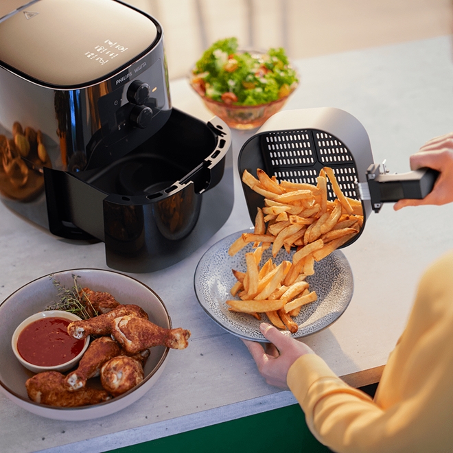Fritadeira Elétrica Air Fryer Philips Walita Série 3000 sem Óleo 4,1L 220V 1400W Preta RI9201