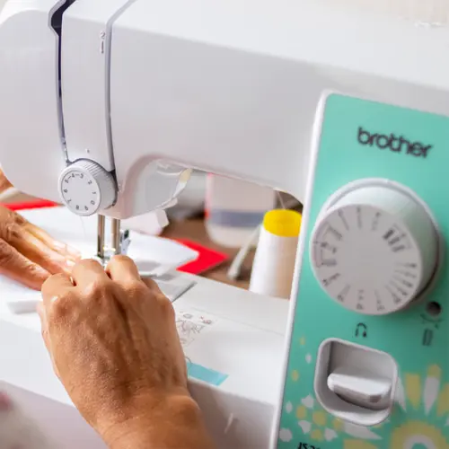 Máquina de Costura Brother 14 Pontos 110V Branca - JS2135BR - Recondicionado